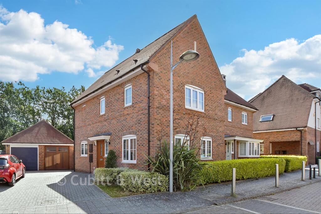 Main image of property: Kilnwood Close, Faygate, West Sussex