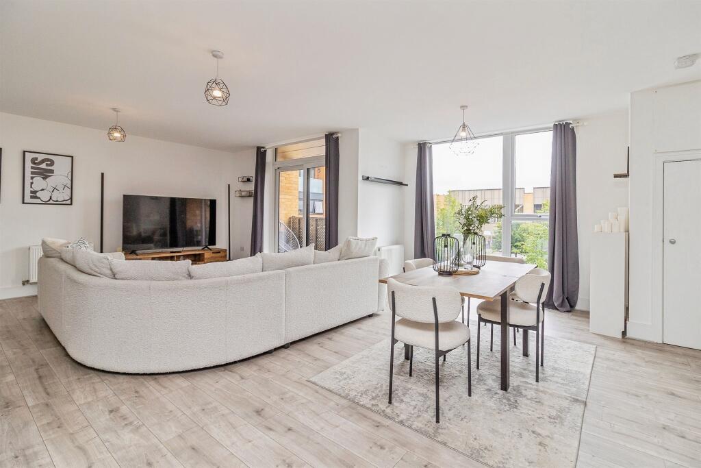 Apartment in Milton Keynes, Brooklands, Broughton and Milton Keynes - View 2