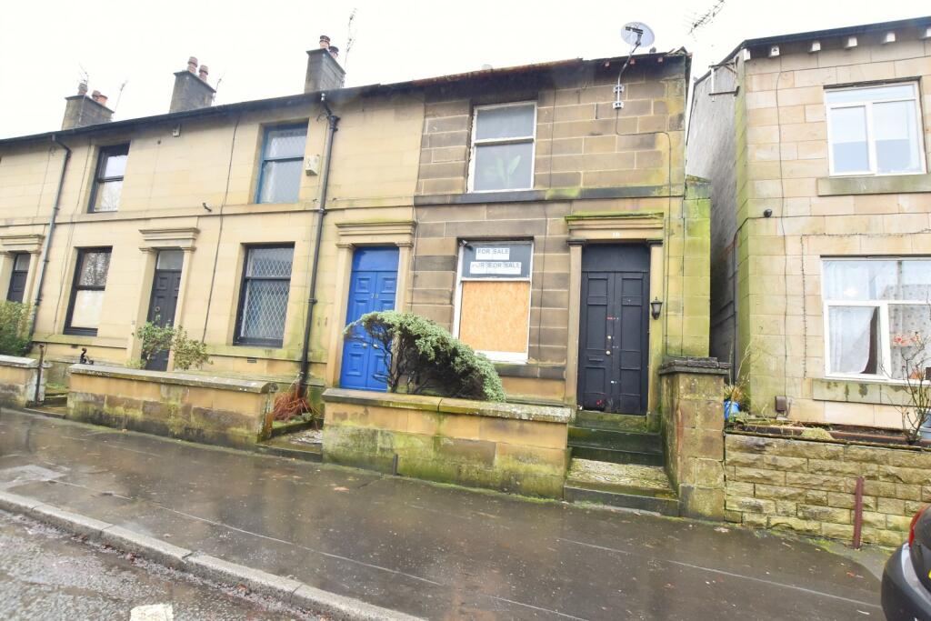 3-bed terraced on Broad Lane, Buersil, Rochdale, OL16, £160,000