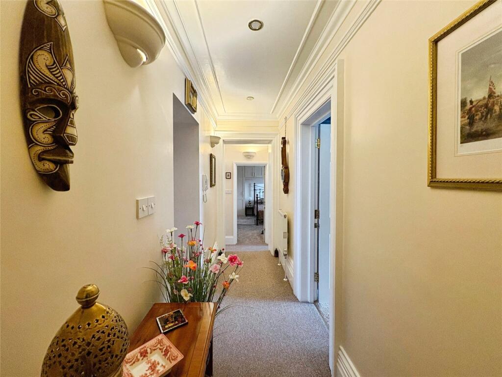 Millfield Avenue, East Cowes, Isle of Wight photo 3