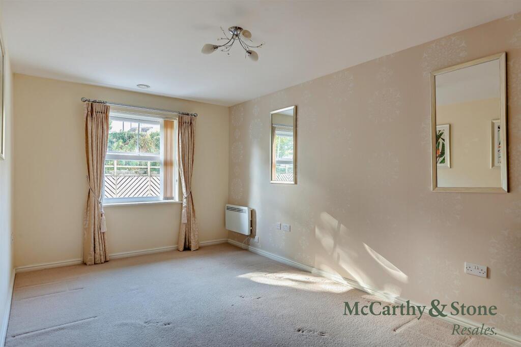 Apartment in Truro - More