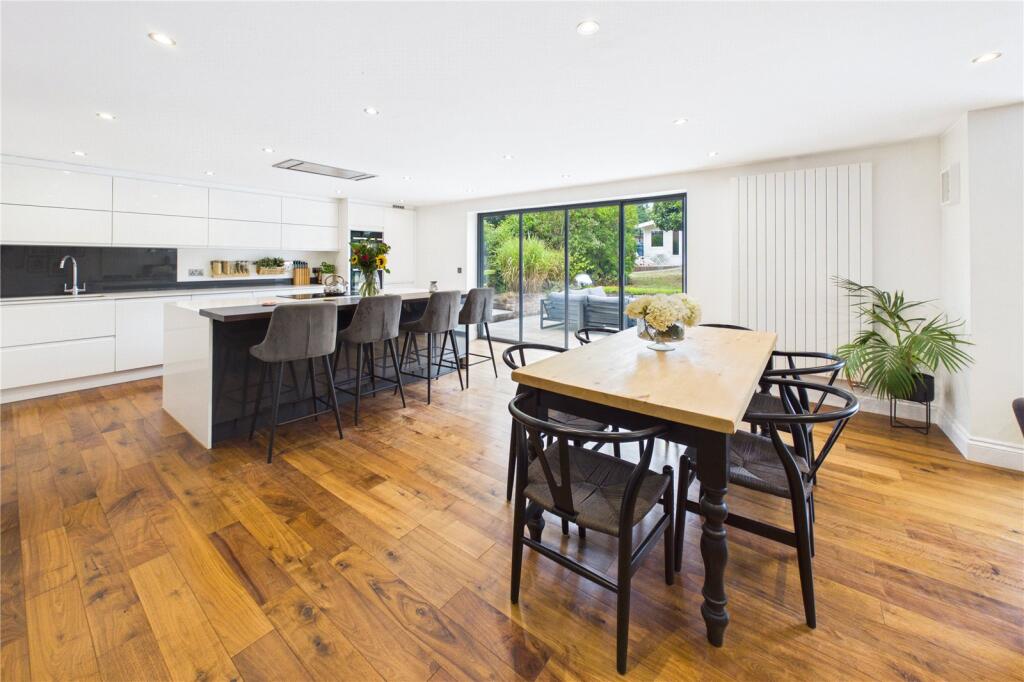 House in Purley on Thames, West Berkshire - More
