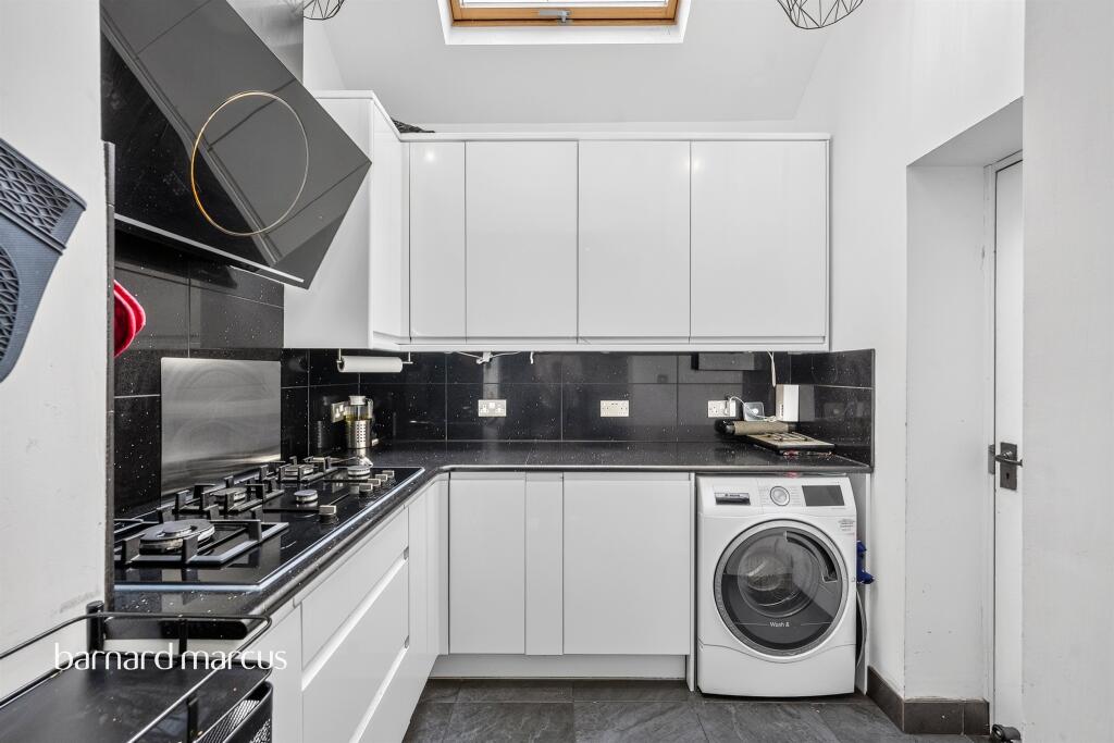 House in London - View 5