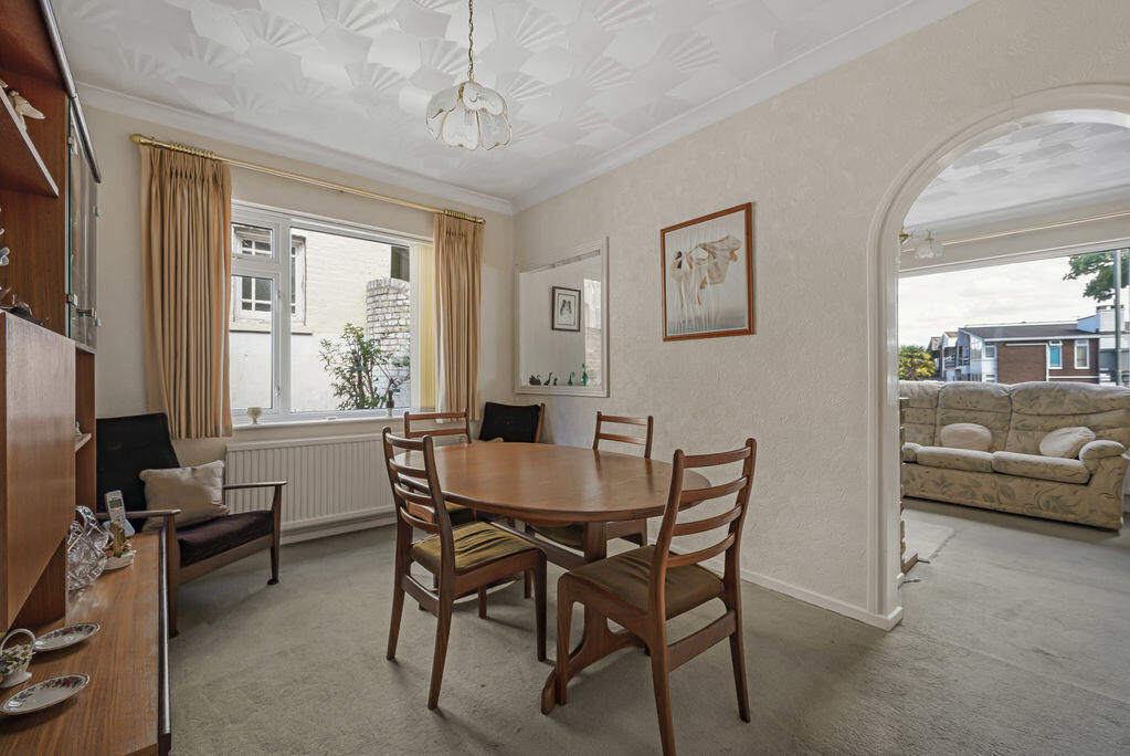 House in Dartford - More