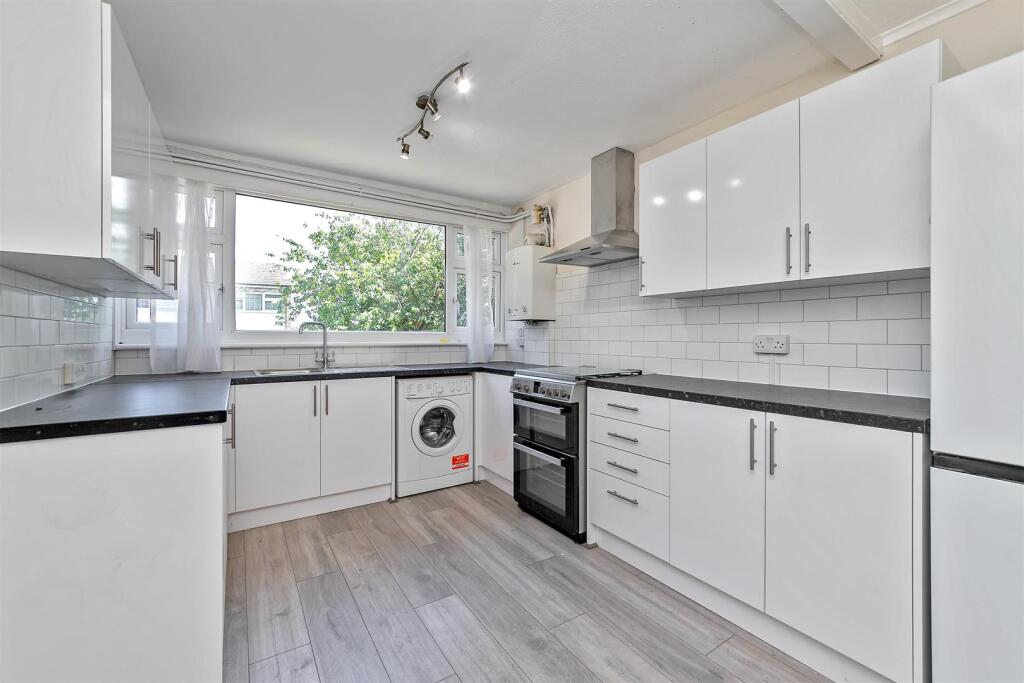 Mendip Close, St. Albans – pohled 2
