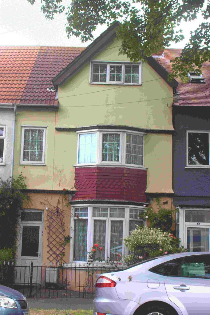 Main image of property: 6 Cecil Avenue, Skegness PE25 2BX