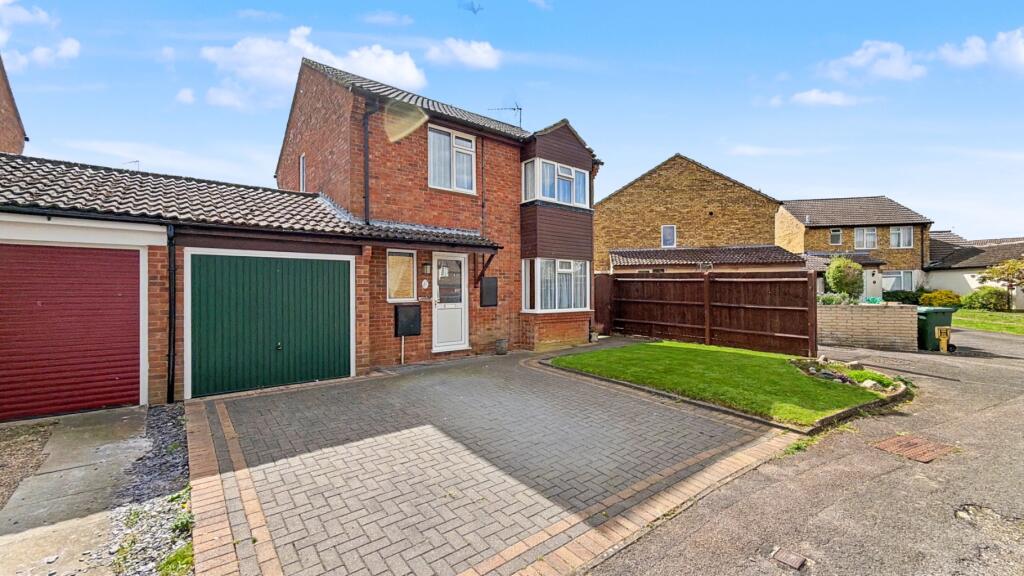 3-bed detached on 20, Blythe Place, Bicester, £400,000