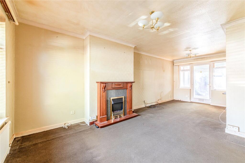 House in Woking, Byfleet - View 2