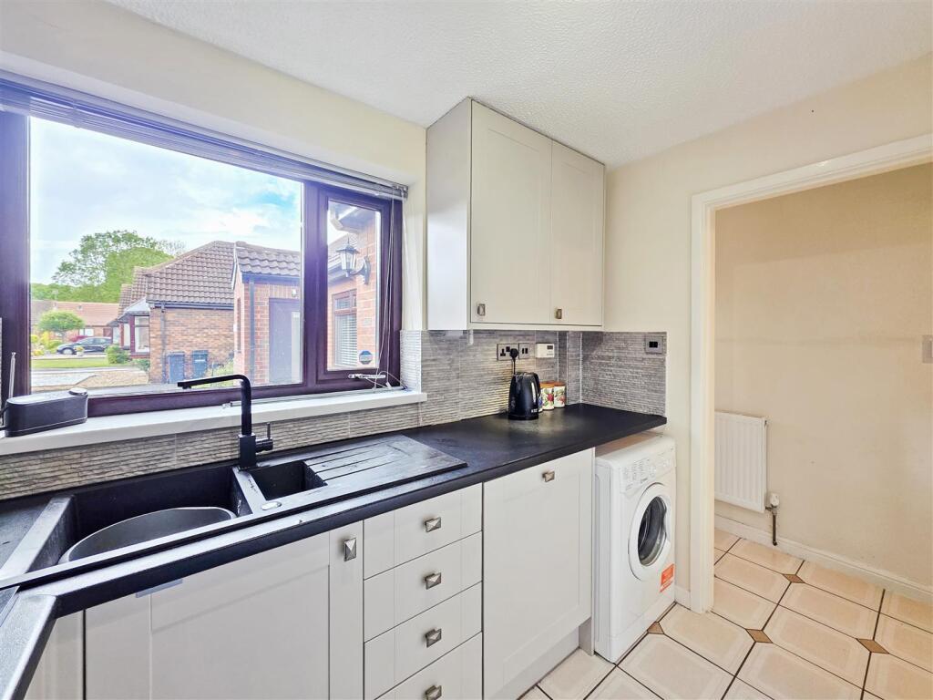House in Gedling, Nottinghamshire - More