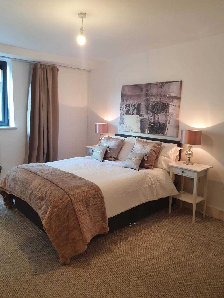 Main image of property: 2 bedrooms, 2 bathroom luxury apartment in Canary Wharf, London E14 - Water & Heating included (Available mid August 26)