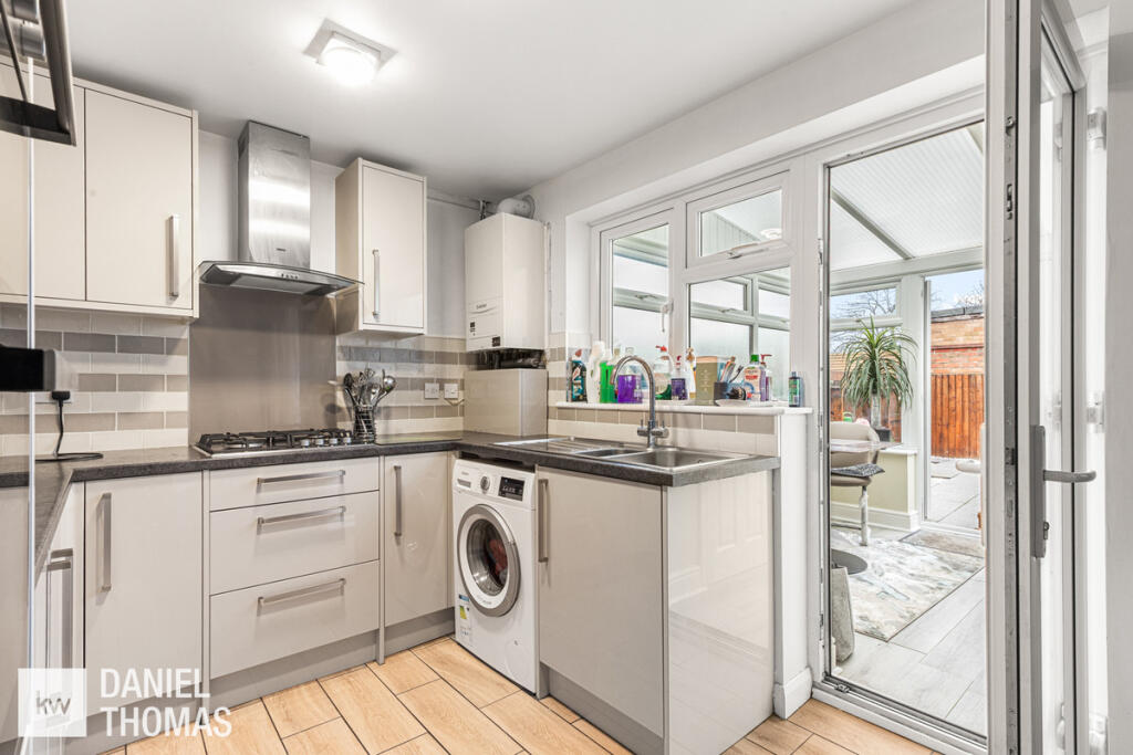 Chartwell Close, Waltham Abbey, EN9 photo 3