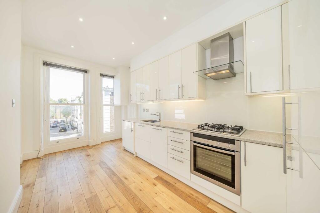 Apartment in London - More