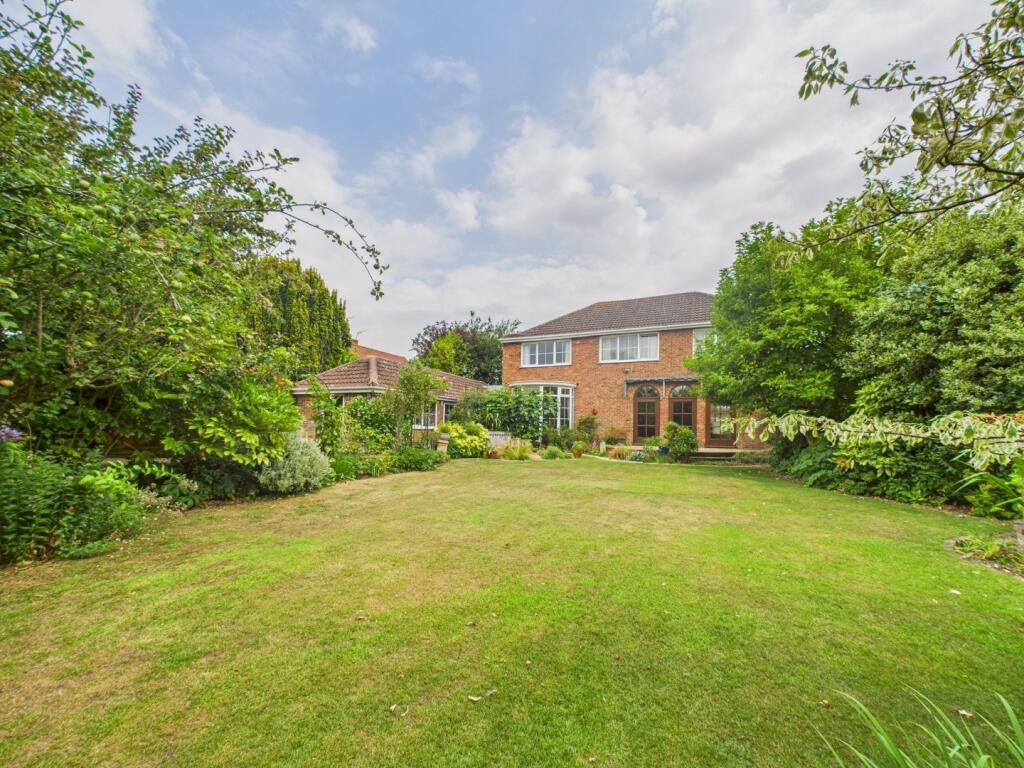 5-bed detached on 6, Wold View Road South, Driffield, YO25 6RR, £650,000