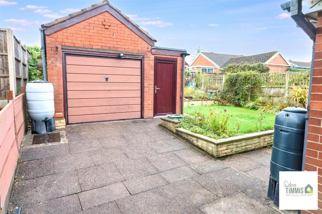 House in Stoke-on-Trent - View 3