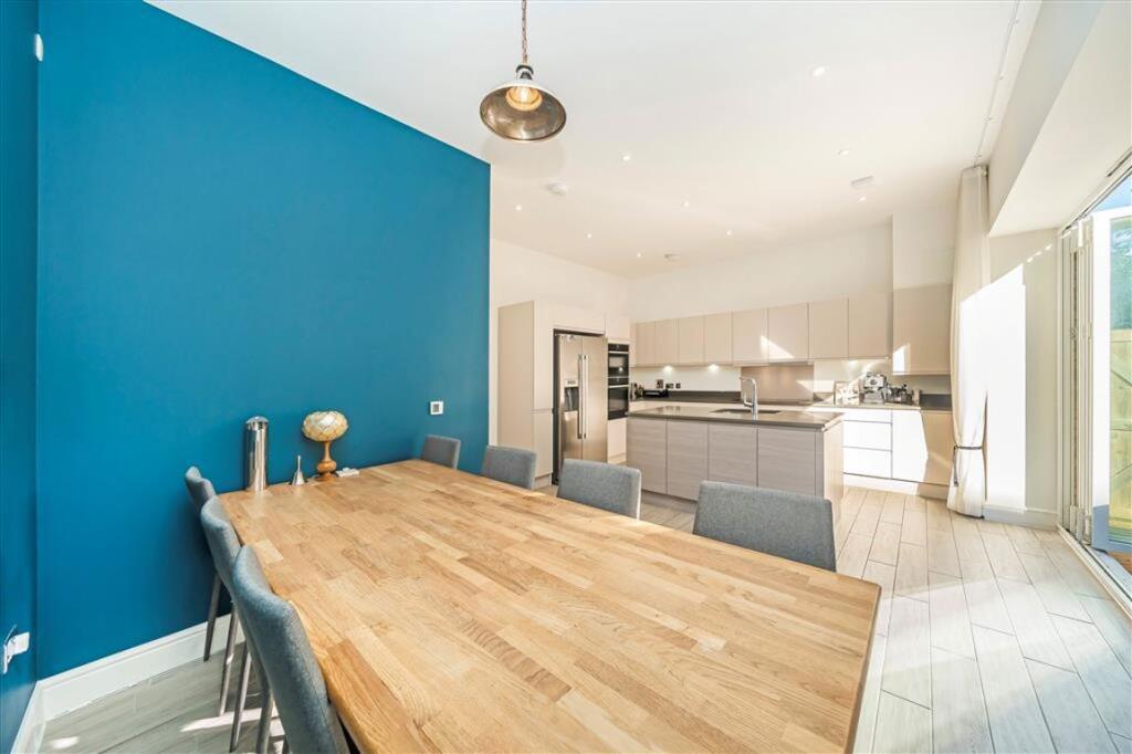 House in London - View 5