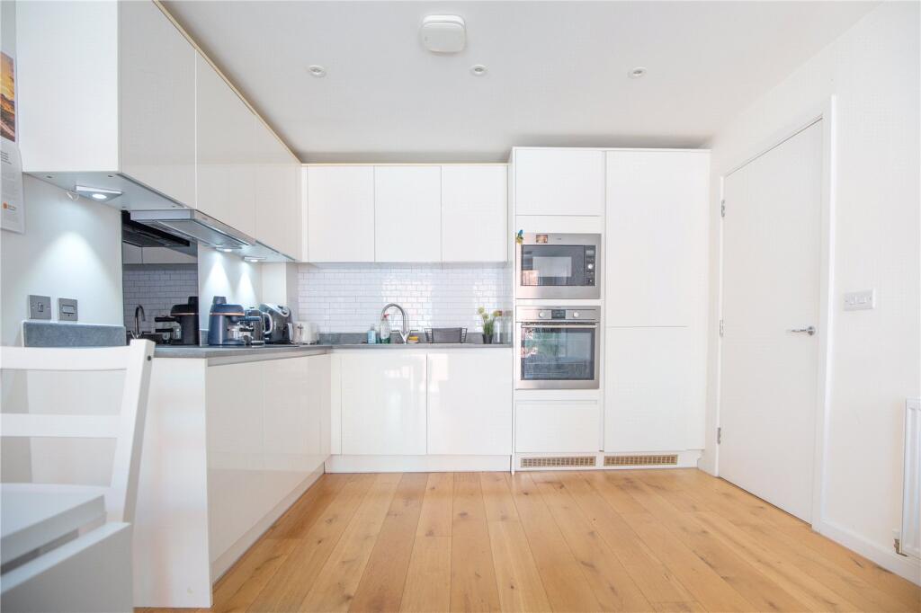 Apartment in Bristol - More