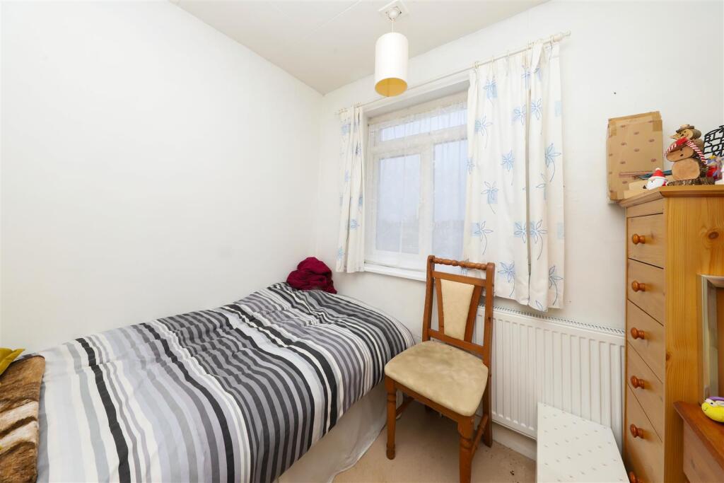 Beverley Road, Ruislip, HA4 photo 4