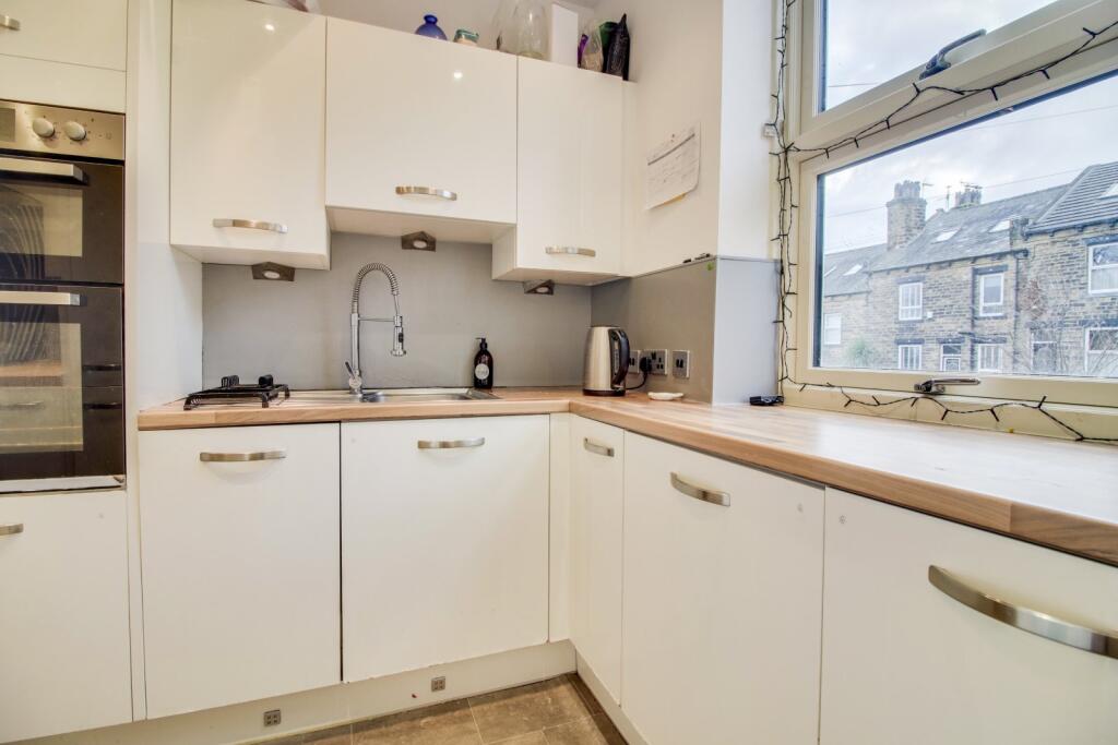 Gladstone Street, Farsley, Pudsey, West Yorkshire, LS28 photo 3