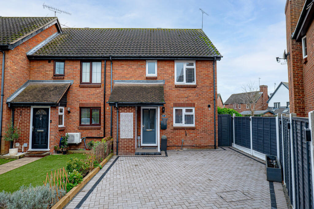 3-bed terraced on Lincoln Way, Rayleigh, SS6, £400,000