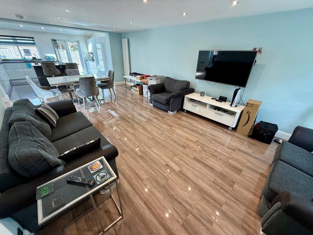 House in Luton - View 3