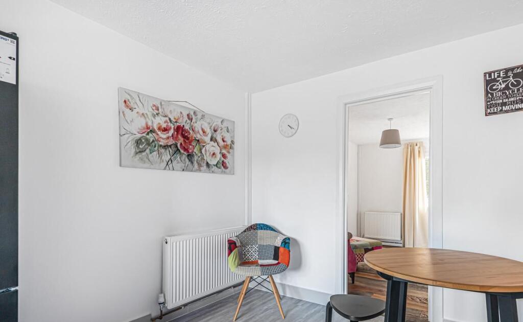 House in Guildford, Worplesdon - More