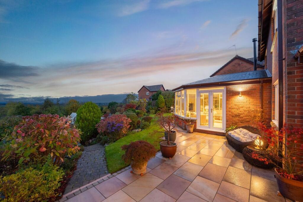 2 Gorse Close, Norley, WA6 8PY photo 2