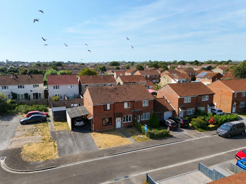 2-bed terraced on Fraser Close, Burnham-on-Sea, Somerset, TA8, £215,000