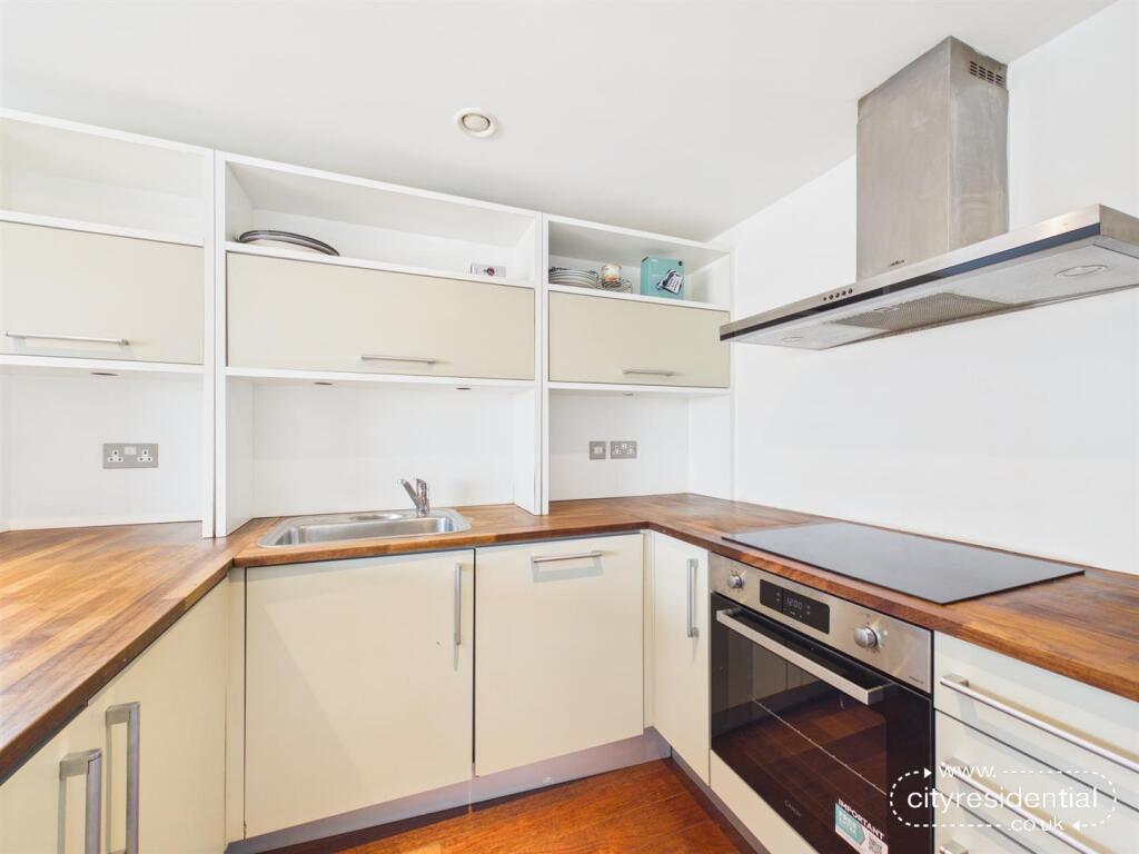 Apartment in Liverpool - More
