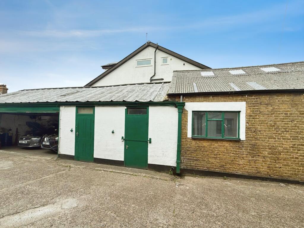 Main image of property: Unit 21, Leighcliff Buidling, Maple Avenue, Leigh on Sea, SS9 1PR
