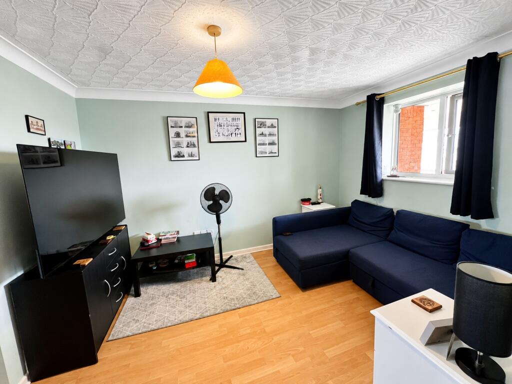 Apartment in Gosport, Hampshire - View 2