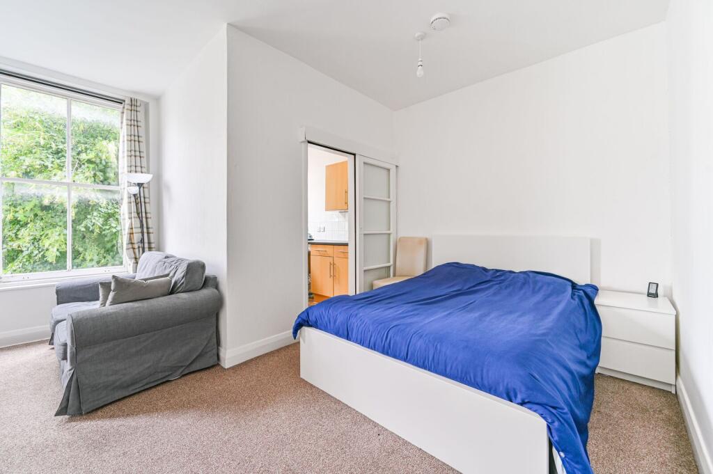 Studio flat for rent