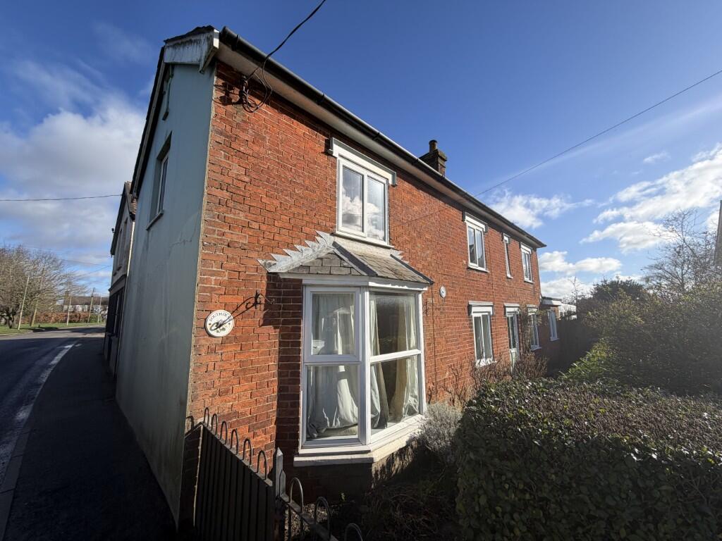 3-bed house on Southdene, The Street, Eyke, Woodbridge, Suffolk IP12 2QG, £180,000