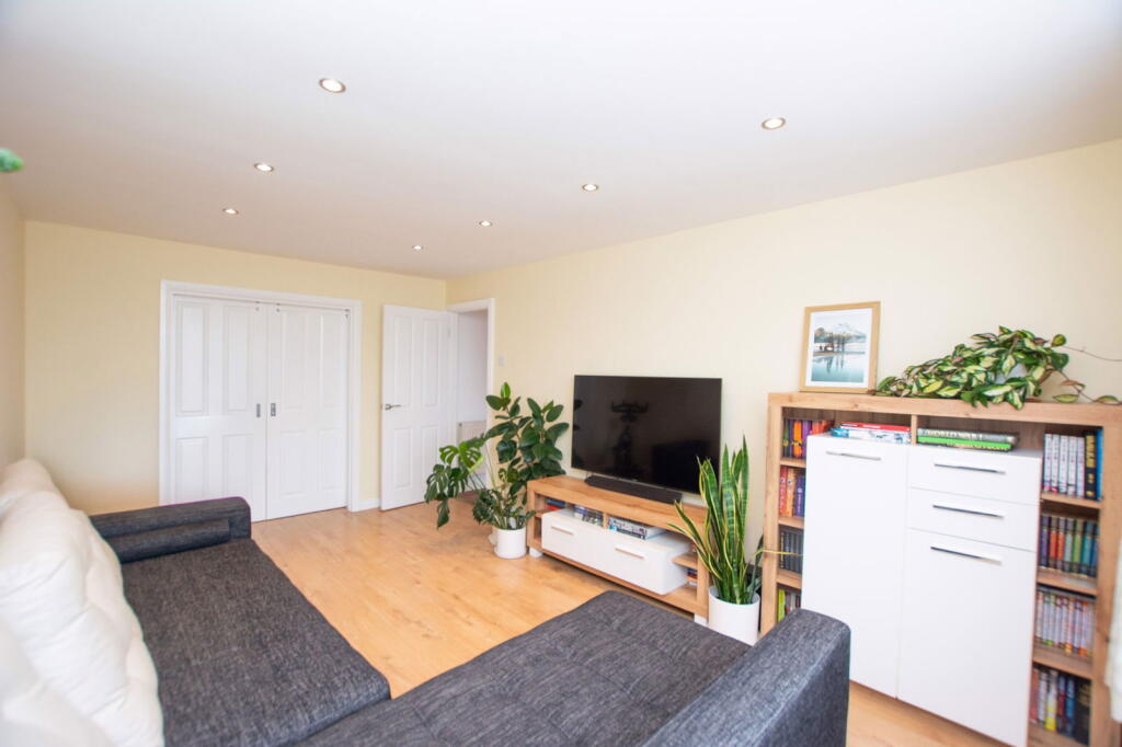 Linkfield Drive, Worsley M28 1JU photo 3