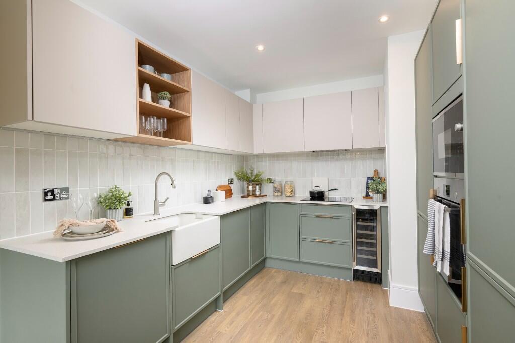 House in Fleet, Edenbrook Village - More