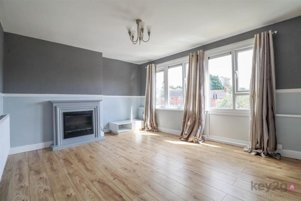 Apartment in Sheffield, Base Green, Gleadless - View 2