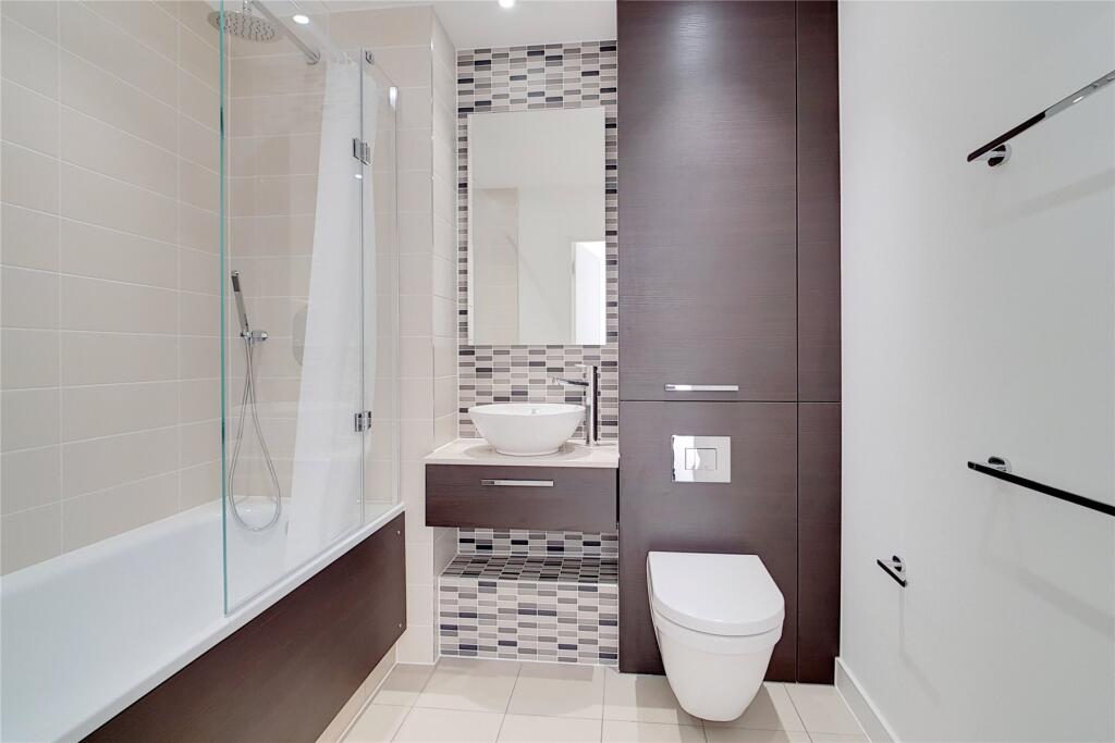 Apartment in London, Stratford - More
