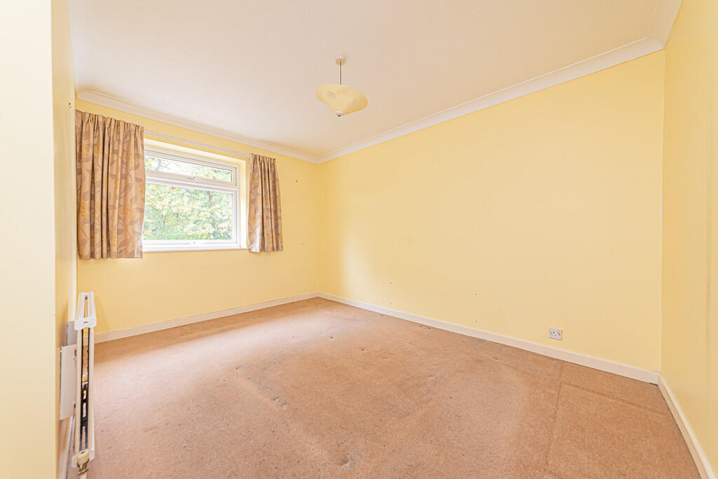 Inglewood Avenue, Camberley photo 4