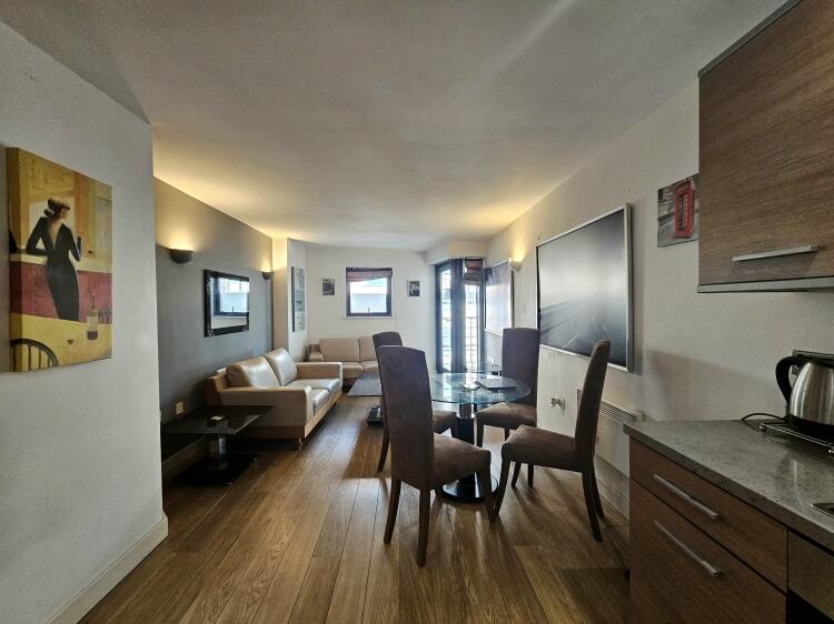 Apartment in Leeds - View 5