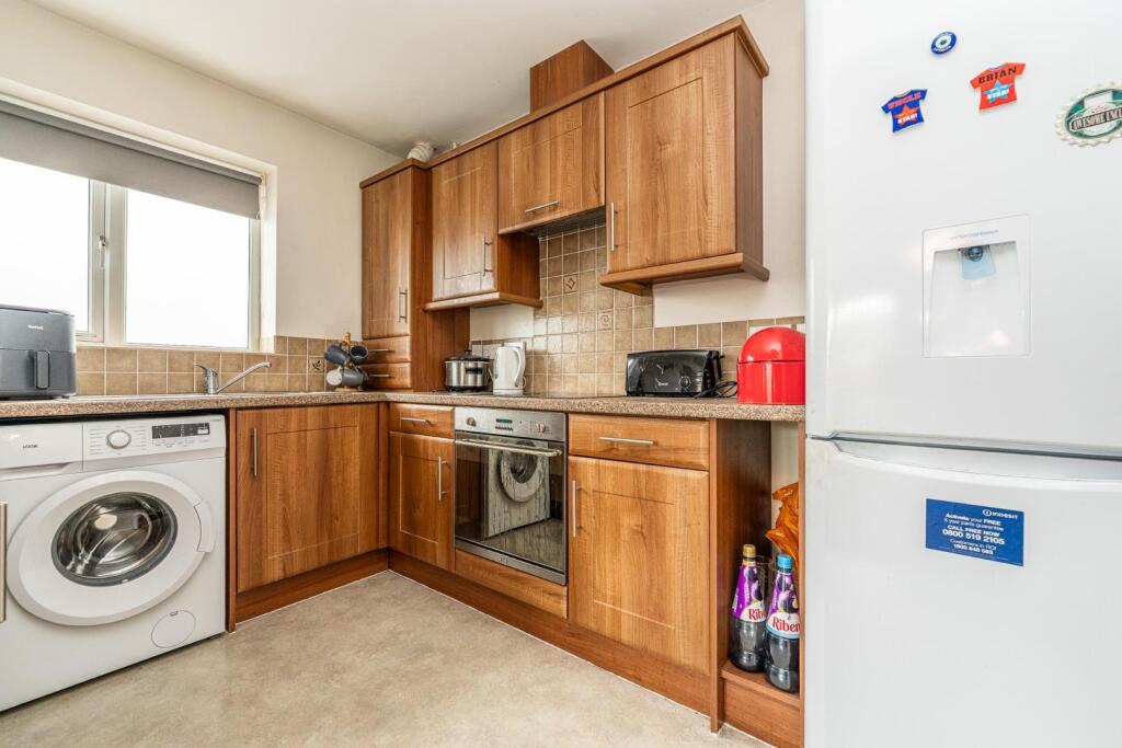 Apartment in Walsall, West Midlands - More