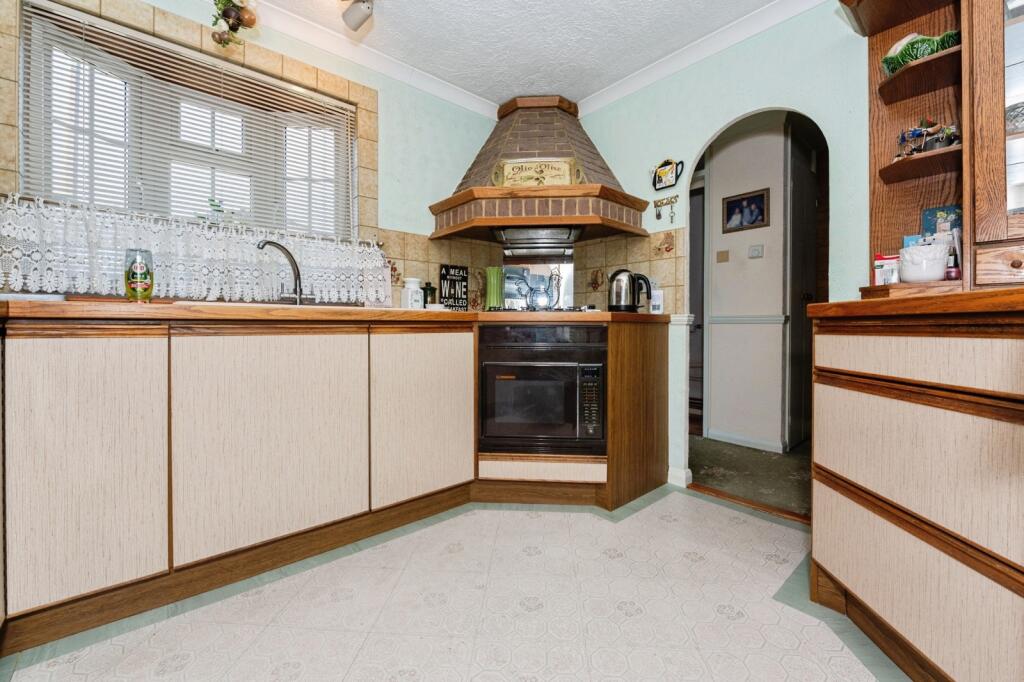 House in South Ockendon, Essex - More