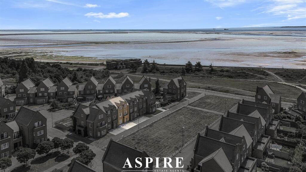 Gunners Rise, Shoeburyness, Southend-On-Sea photo 2