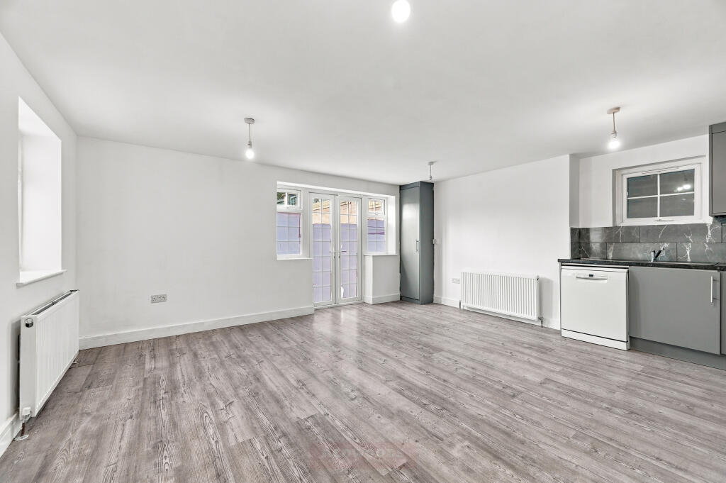 Apartment in Windsor - View 3