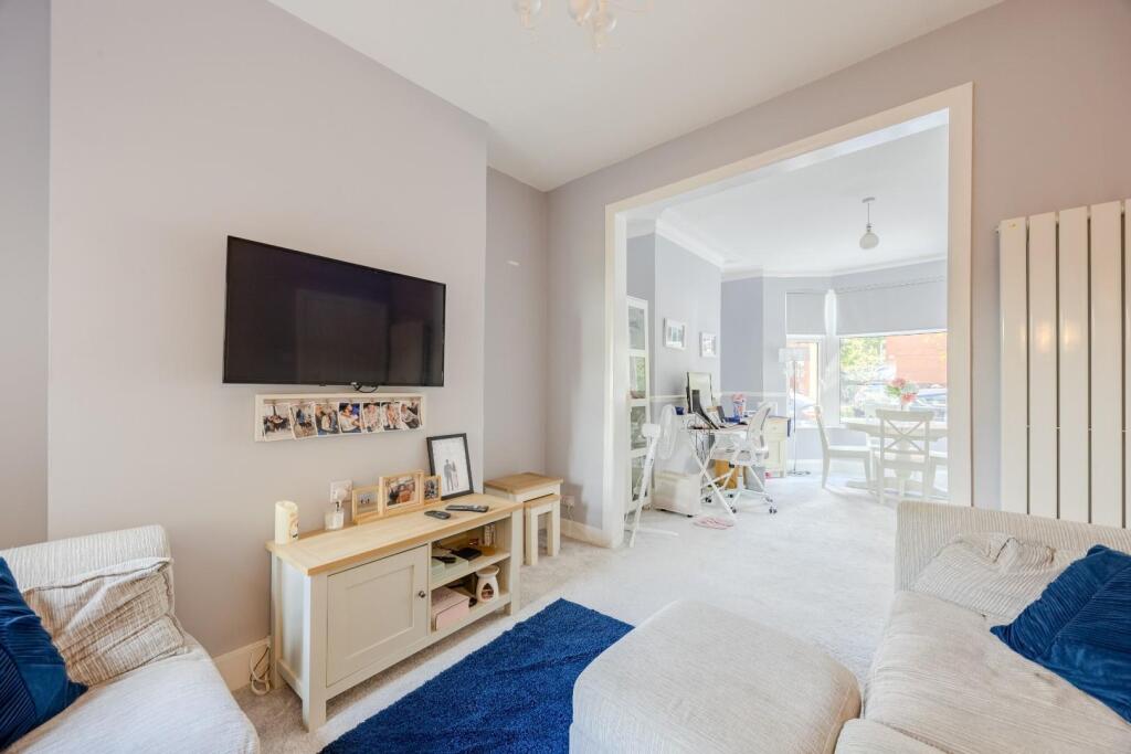 House in Southend-on-Sea - More