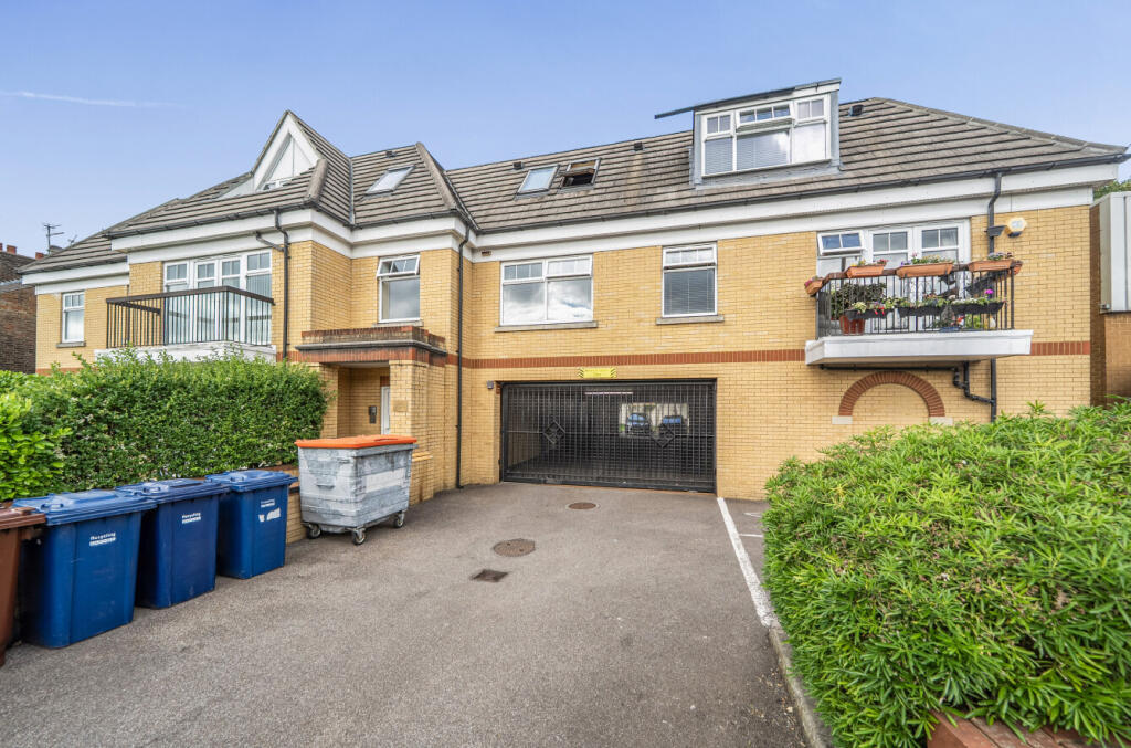 Main image of property: St. Albans Road, Barnet, EN5