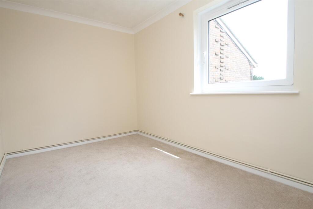 Apartment in Maidstone, Kent - More