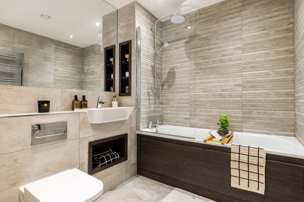 Apartment in Ilford - More