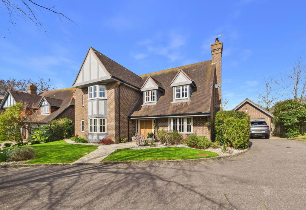 Main image of property: First Avenue, Worthing, West Sussex BN14 9NP