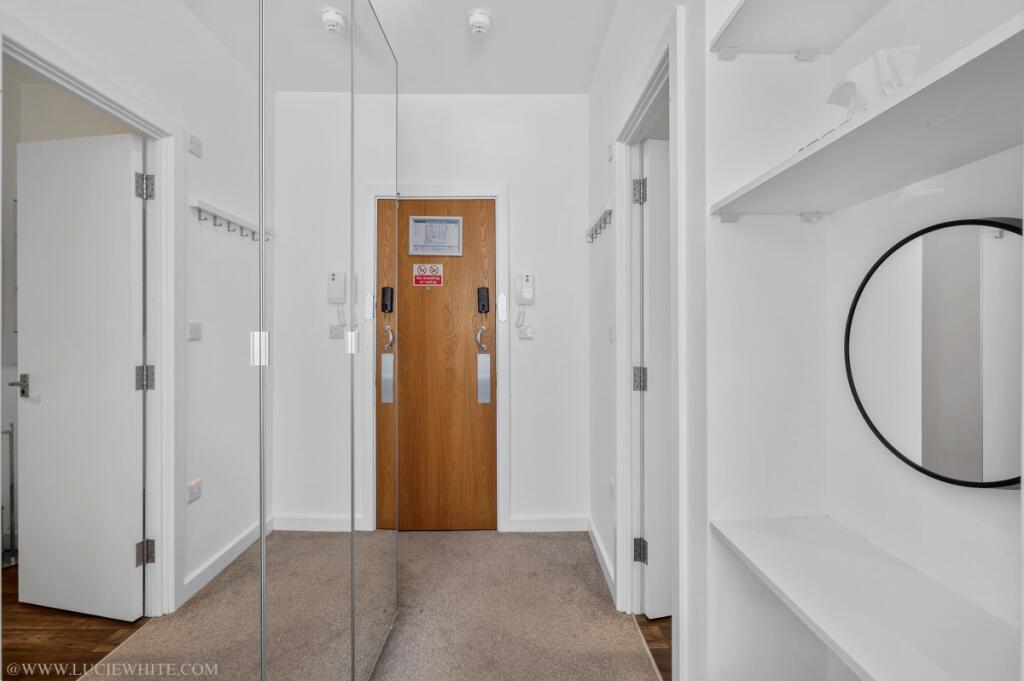 Apartment in Kingston upon Thames - More