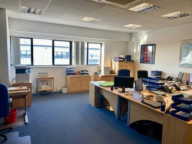 WEB office 2.jpg