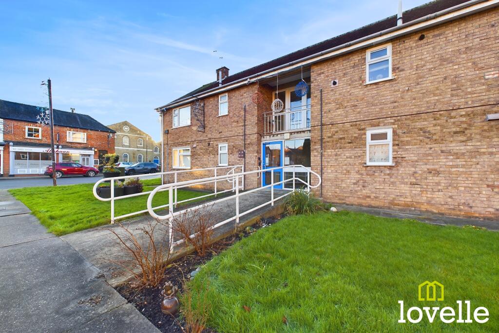 1-bed flat on Wilburn Court, Cottingham, East Riding of Yorkshire, HU16, £75,000